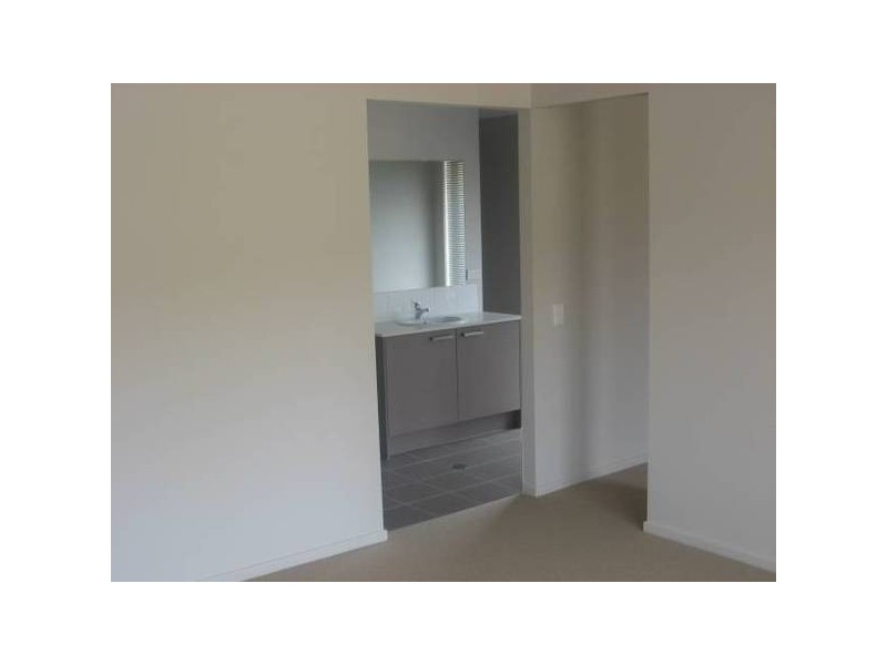 1 Berkeley CCT, Bellbird Park QLD 4300