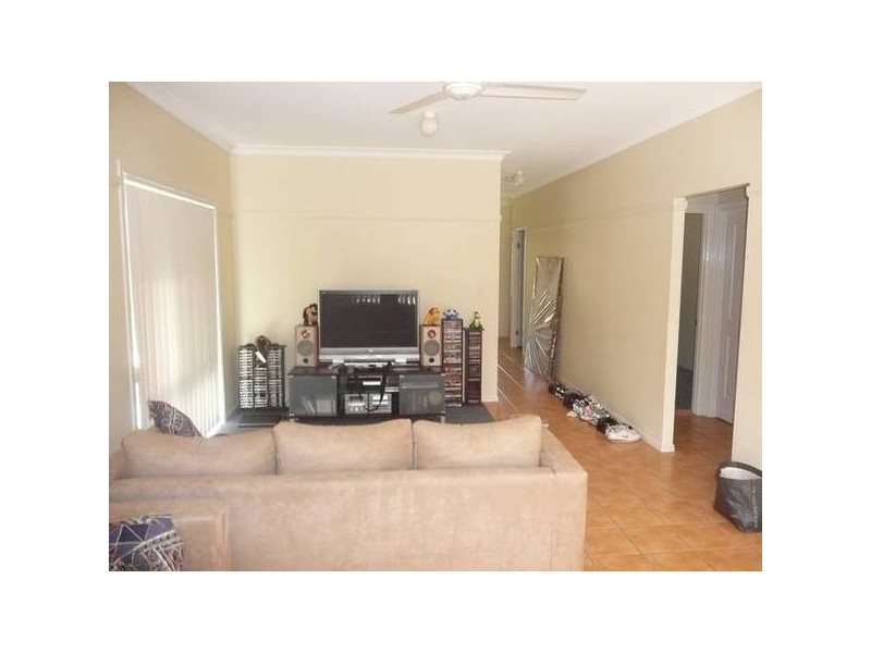 9 Berkshire Place, Springfield Lakes QLD 4300