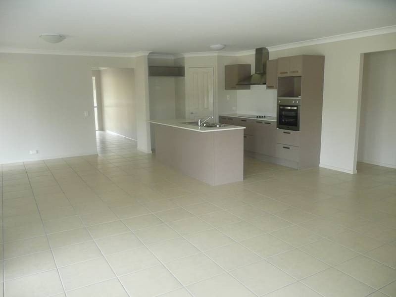 1 Berkeley CCT, Bellbird Park QLD 4300