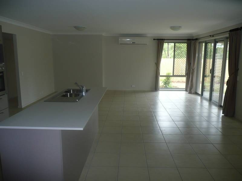 1 Berkeley CCT, Bellbird Park QLD 4300