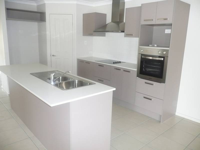 1 Berkeley CCT, Bellbird Park QLD 4300