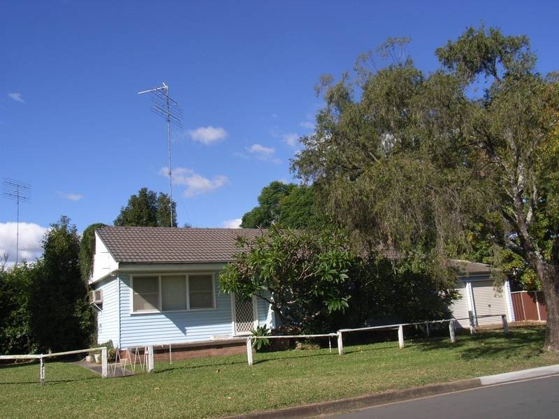 10 Emily Avenue, Emu Plains NSW 2750
