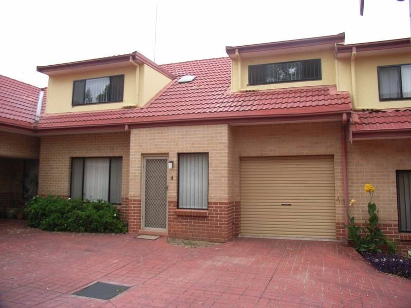 4/68 Castlereagh Street, Penrith NSW 2750