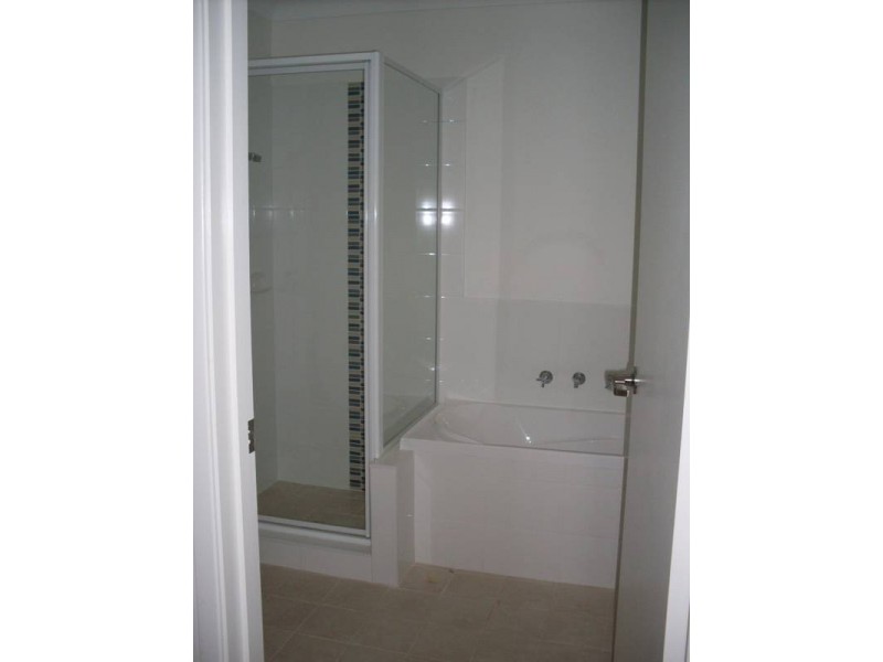 10/84 WOODLANDS DRIVE, Glenmore Park NSW 2745