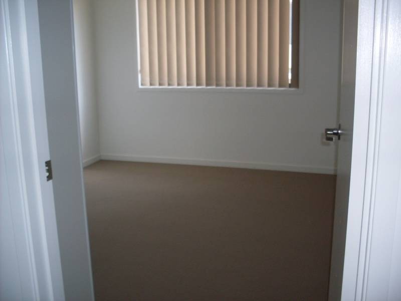 10/84 WOODLANDS DRIVE, Glenmore Park NSW 2745