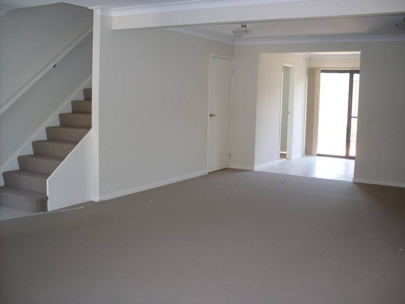 10/84 WOODLANDS DRIVE, Glenmore Park NSW 2745