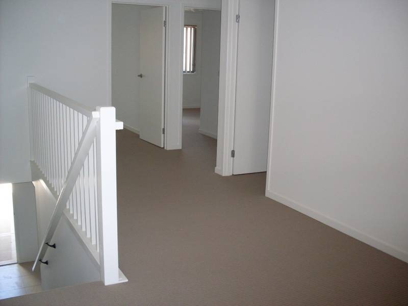 10/84 WOODLANDS DRIVE, Glenmore Park NSW 2745