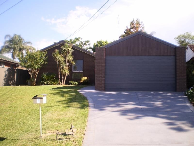 7 Deeside Place, South Penrith NSW 2750