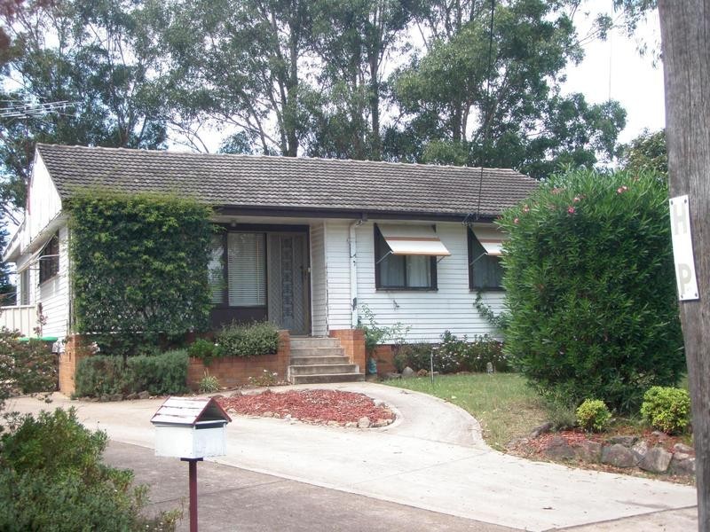 8 Cudgee Road, Penrith NSW 2750