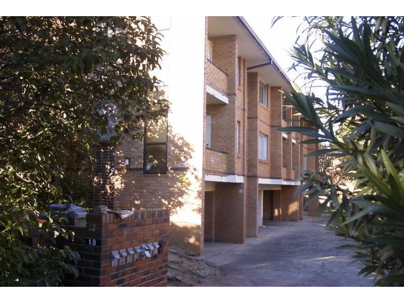2/18 Thurston Street, Penrith NSW 2750