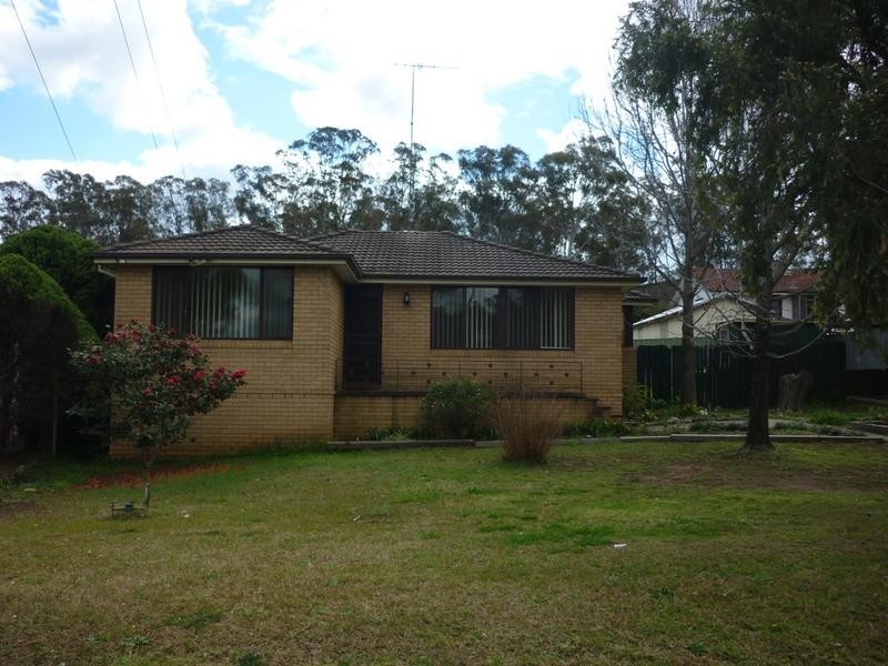 5 Farlow Place, Cambridge Park NSW 2747