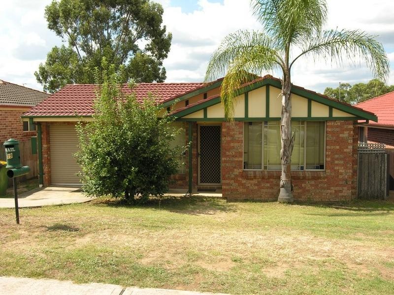 19 Kenneth Slessor Drive, Glenmore Park NSW 2745
