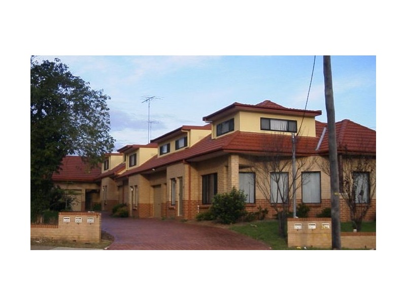 2/68 Castlereagh Street, Penrith NSW 2750