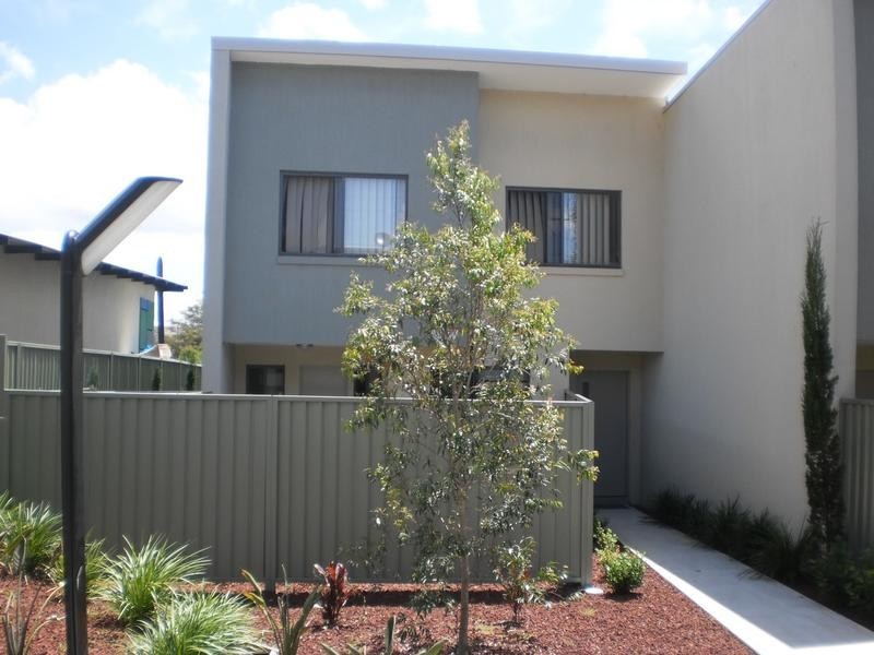 9/84 WOODLANDS DRIVE, Glenmore Park NSW 2745