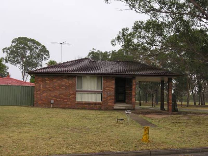 1 Francis Greenway Drive, St Clair NSW 2759