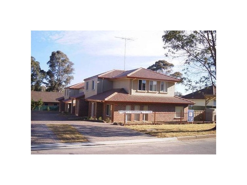 4/32 Barber Avenue, Penrith NSW 2750