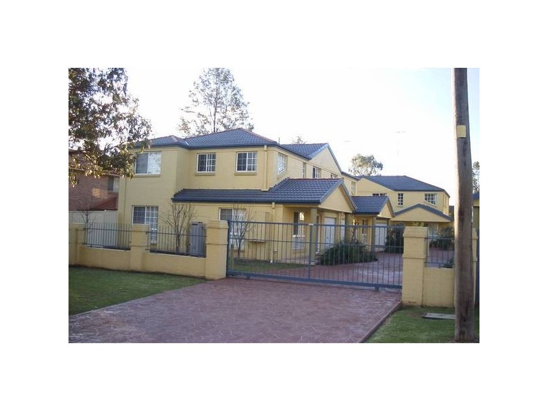 2/27-29 Robert Street, Penrith NSW 2750