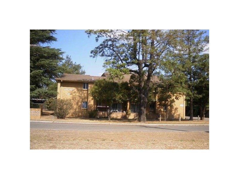 2/4 John Tipping Grove, Penrith NSW 2750