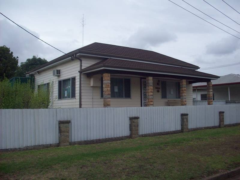 2 Orange Street, Abermain NSW 2326