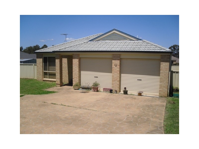 10 Shiraz Grove, Cessnock NSW 2325