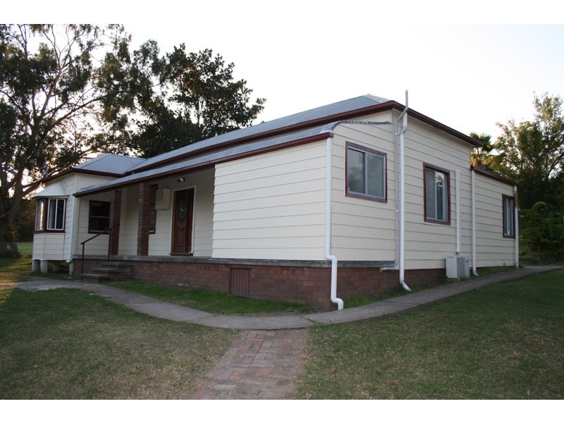 8 Tunnel Road, Cessnock NSW 2325