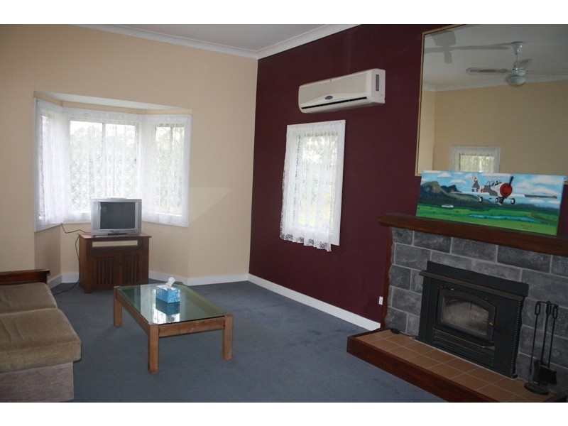 8 Tunnel Road, Cessnock NSW 2325
