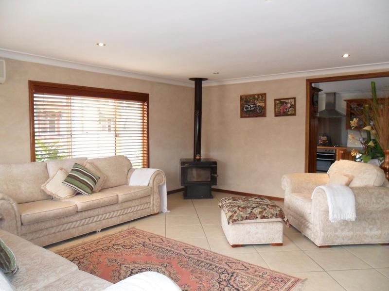 6 Elizabeth Street, Abermain NSW 2326