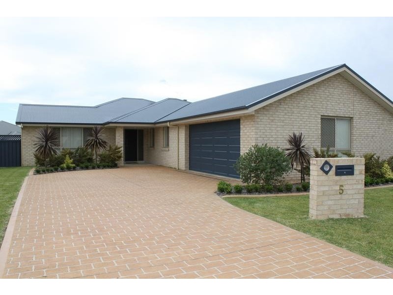 5 Connel Drive, Heddon Greta NSW 2321
