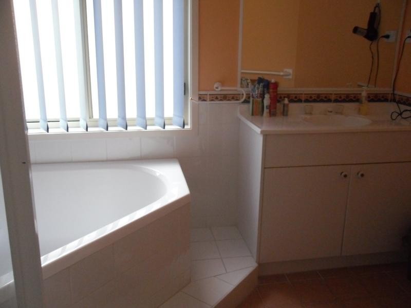 2 Cabernet Grove, Cessnock NSW 2325