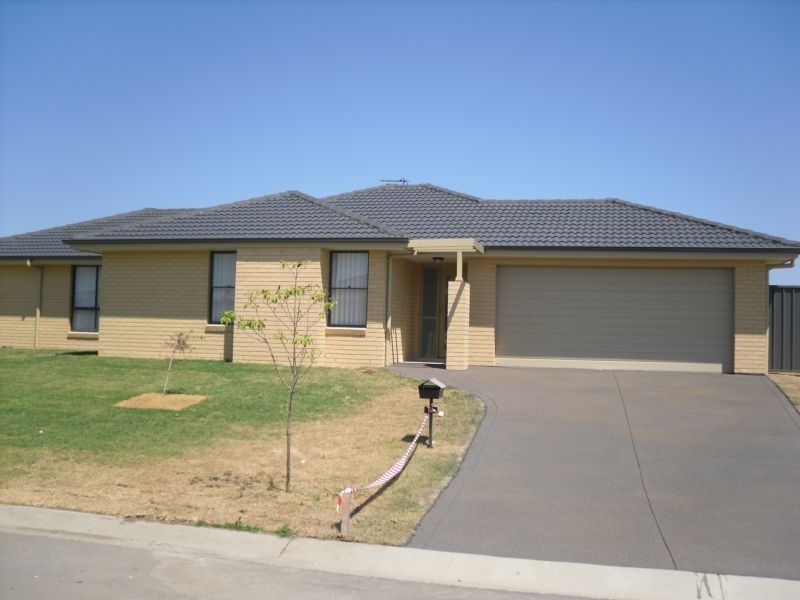 1 Hepburn Cls, Rutherford NSW 2320
