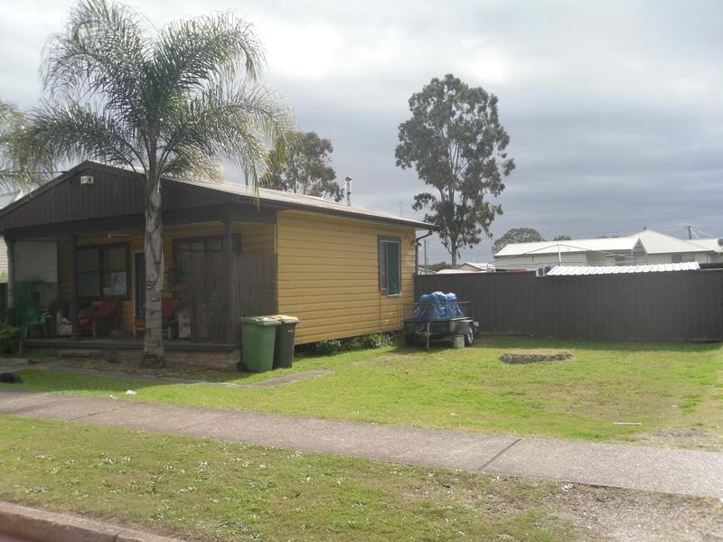 105 Cessnock Rd, Abermain NSW 2326