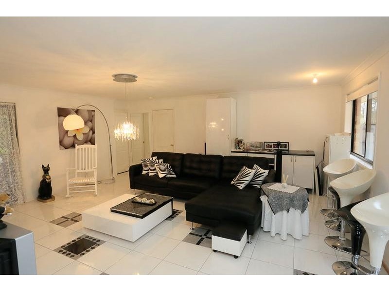 1 Silverstem Lane, Weston NSW 2326