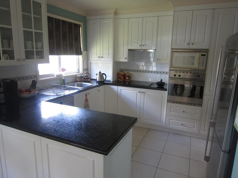 18 Tenth Street, Weston NSW 2326