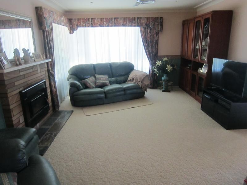 18 Tenth Street, Weston NSW 2326