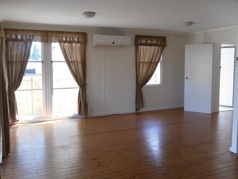 11 Charles Street, Abermain NSW 2326