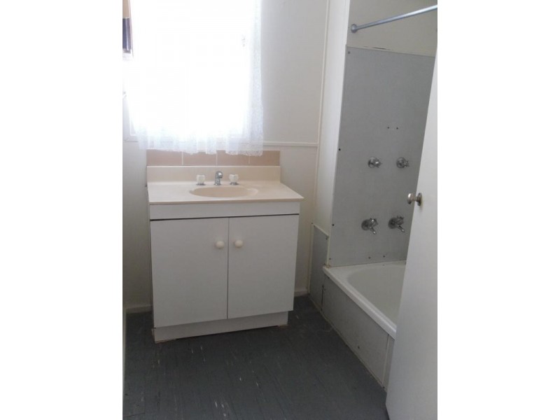 11 Charles Street, Abermain NSW 2326