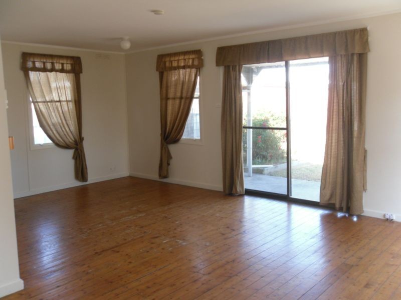 11 Charles Street, Abermain NSW 2326