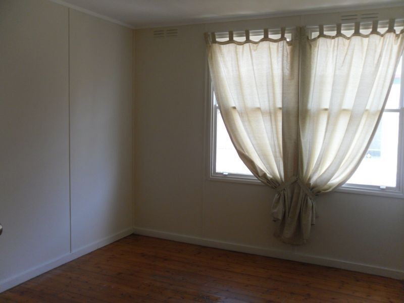 11 Charles Street, Abermain NSW 2326