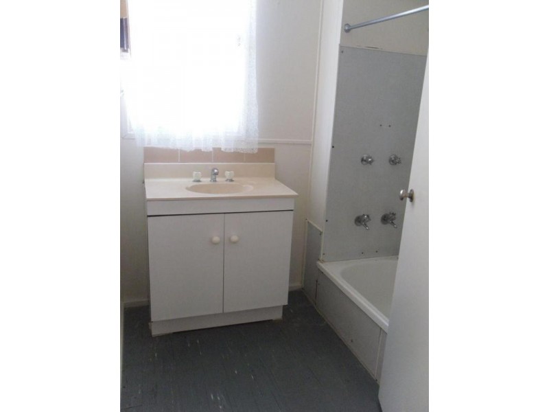 11 Charles Street, Abermain NSW 2326