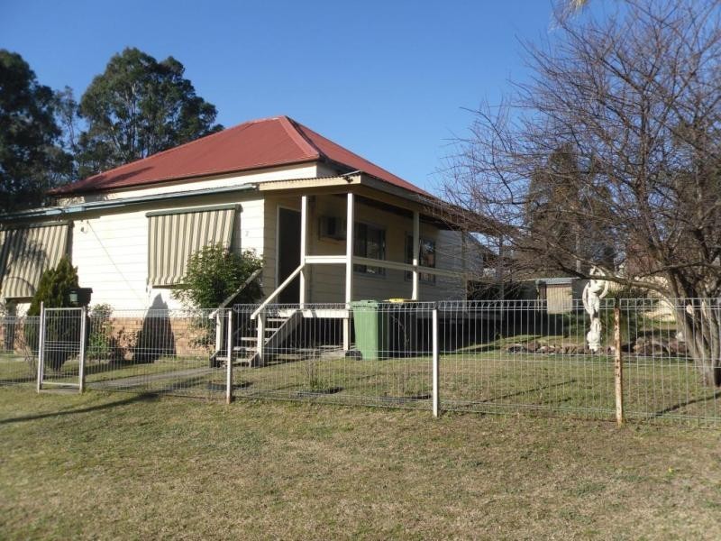 2 Elizabeth Street, Abermain NSW 2326