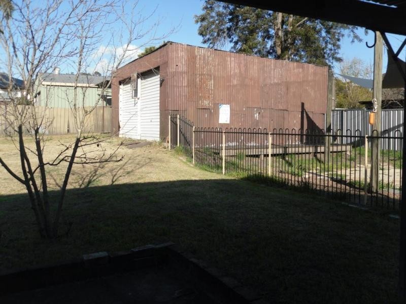 2 Elizabeth Street, Abermain NSW 2326