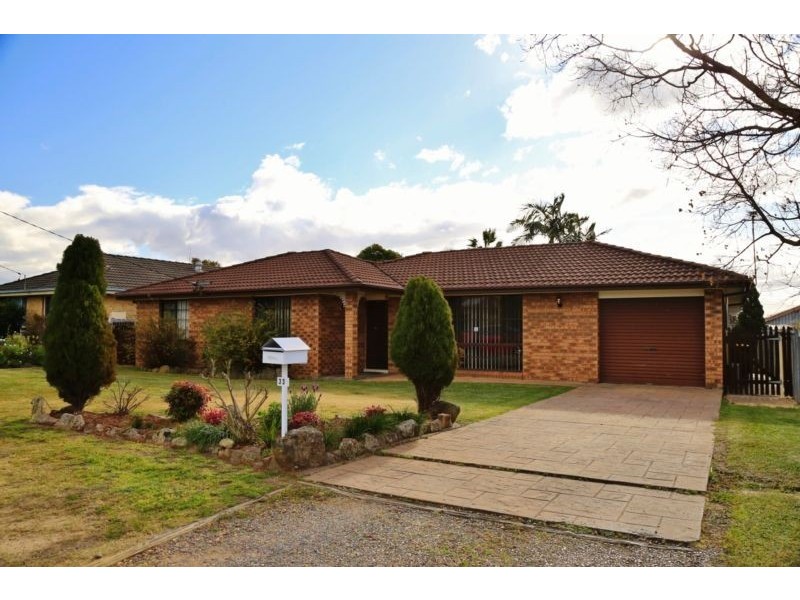 33 Cooper Street, Heddon Greta NSW 2321