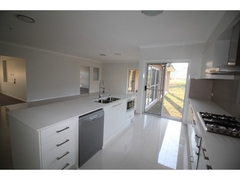 16A Woodlands Drive, Weston NSW 2326