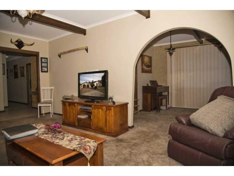 8 Butler Parade, Kurri Kurri NSW 2327