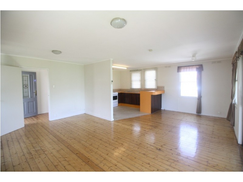 11 Charles Street, Abermain NSW 2326