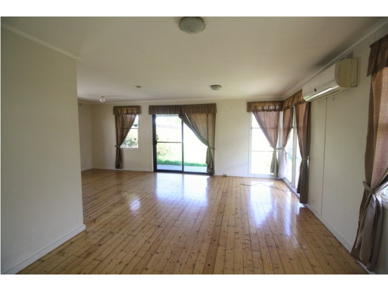 11 Charles Street, Abermain NSW 2326