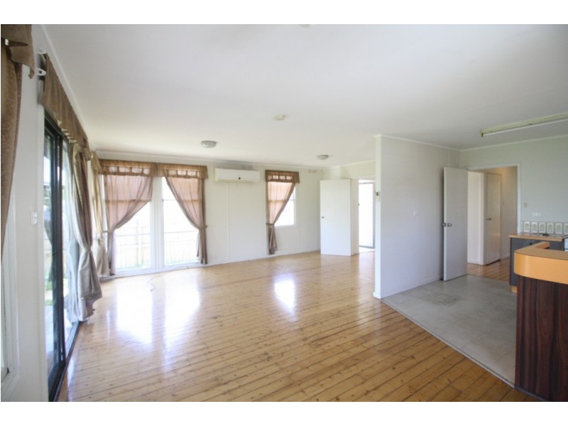 11 Charles Street, Abermain NSW 2326