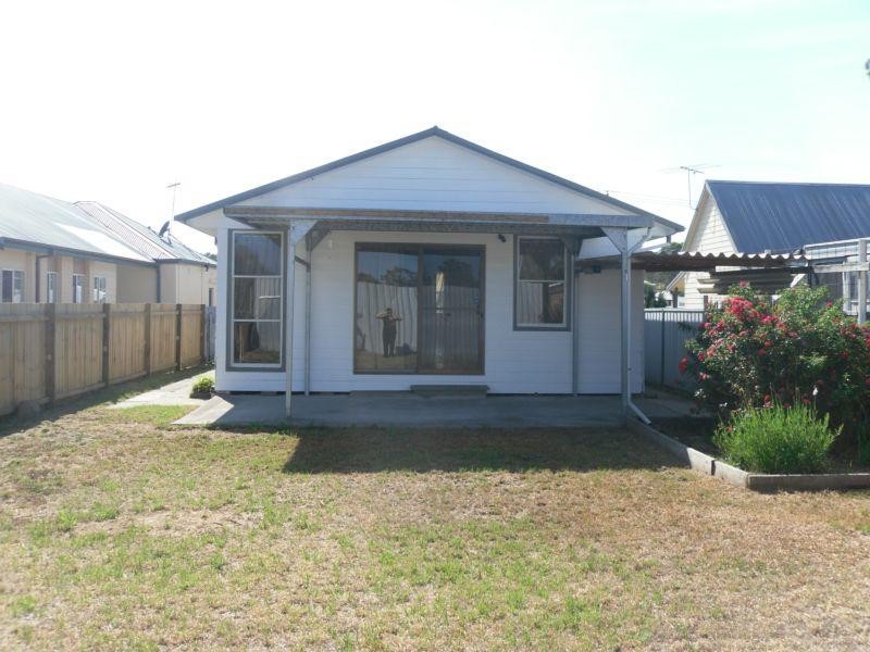 11 Charles Street, Abermain NSW 2326