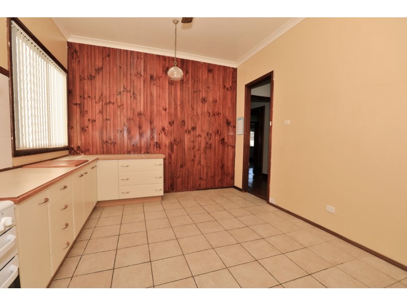 38 Anzac Avenue, Cessnock NSW 2325