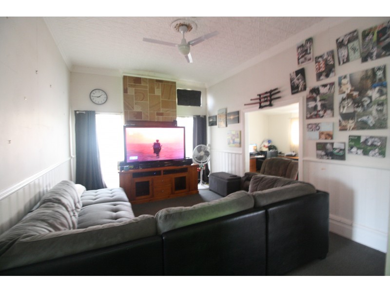 12 Government Road, Weston NSW 2326